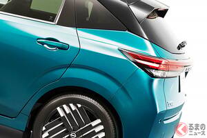 日産の新「“5人乗り”ちいさな高級車」登場！ 全長4.1mでリッター「27キロ以上」の低燃費モデル！ 精悍グリルもカッコいい「新ノート“オーラ”」どこが変わった!?