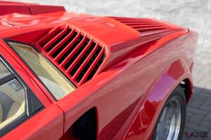 やっぱスーパーカー世代は「カウンタック」だよね！ 35年前の25周年記念モデルがオークションに登場 走行距離3万キロの「赤いランボ」の令和での価値とは