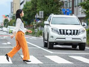 信号機のない横断歩道の一時停止は53％　JAF調査で初めて半数超え