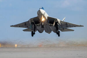 ロシア、Su-57戦闘機の実戦投入を拡大か ウクライナ側が警戒「新型兵器」も使用中？