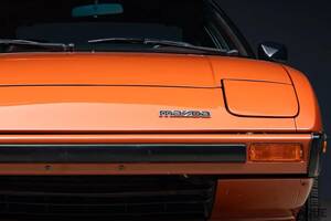 日本では珍しい“ブロンズ色”が目を惹く！ 46年前の初代「RX-7」を米国オークションで発見 ネットに集まる反響と現在の価値とは