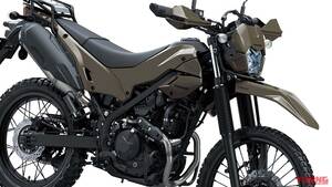 旅する4スト！ カワサキ新型モデル「KLX230 DF」登場、シェルパに後輪チューブレスやエンジンガード、リヤキャリアを追加