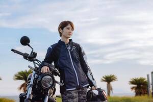 【カワサキ】若月 佑美さんが初めての愛車購入！ 出会いからツーリングまでのコラボ動画を公開