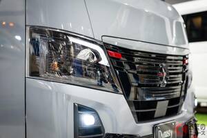 めっちゃ速そうな日産「キャラバン」登場！ 「カスタムグリル」×「赤アクセントカラー」がスポーティ！ 「NISMO」風に仕上げた「Dynasty ALIVE GT-v」カスタムカーとは