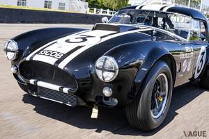 レーシングスタイルが眩しい！ 英国グッドウッドで1963年式AC「コブラ」がオークションに登場 “伝説のマシン”の現在の価値とは