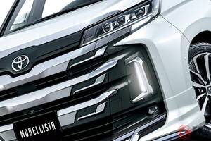 トヨタ「新ノア」発売！ 光るメッキグリル＆一文字LEDがブルーに輝く「リアスポイラー」がカッコいい！ 車内も青く照らす「斬新ドレスアップ」とは！