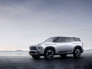 3列7シーターの常識を変える！？「MITSUBISHI DST CONCEPT」を初披露。三菱ミッドサイズSUVの世界観が大きく変わろうとしている