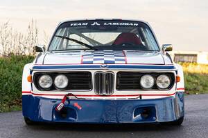 BMW「3.0CSL」が3000万円オーバーで売出中！ 往年のツーリングカー選手権のレプリカは「ル・マン・クラシック」参戦実績がありました
