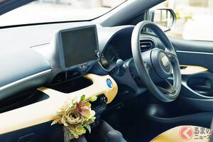 6速MTあり！ 国産「ちいさな高級車」がスゴい！ “匠”が手がけた「レザー」内装×全長4.1m級で「ほどよいサイズ」！ レトロな「キラキラ」顔もカッコいい「“新”ビュートストーリー“ロイヤル”ED」に販売店の反響は!?