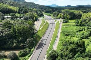 「九州西端の高速」12月開通！ 終点から島へ一本道 将来は福岡直結する「西九州道」が延伸