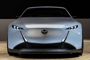 マツダ、ロータリーターボを積んだ「ビジョン クロスクーペ」を世界初公開。プラグインハイブリッドのクロスオーバークーペで登場【ジャパンモビリティショー2025】