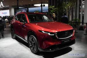 マツダの大黒柱「CX-5」の新型が国内初披露。キープコンセプトに見えて中身は激変。「広さ」と「利便性」でも勝負できる万能モデルに