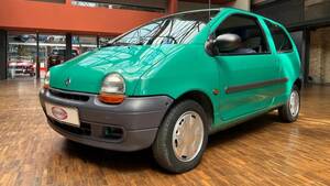 【この初代トゥインゴなんぼ？】アイコン的存在の初代ルノー トゥインゴ　改造されていない初代トゥインゴは今やコレクターズアイテムだ　その価格は？