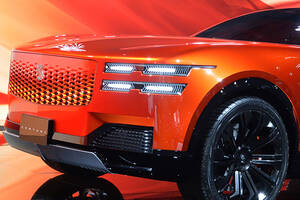 ３人乗りのショーファークーペって一体……「これからの100年」を象徴する「センチュリークーペ」の激熱メッセージ【ジャパンモビリティショー2025】