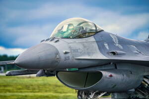 世界で爆売れ戦闘機「F-16」にいた「売れ行きイマイチなライバル」…なぜ差がついた？