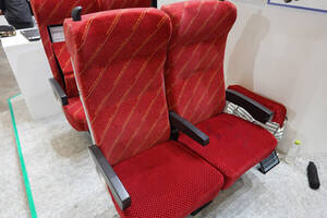 ナニソレ!? 「物理的に座れなくする」鉄道用シートを新開発！ “車掌レス”実現できます!? ここまで進んだ驚きの「自動化」