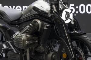 「250ccボクサーエンジン」＋「電動モーター」の“ハイブリッドバイク”登場!? 新興ブランド「BENDA」がコンセプトモデル「P51コンセプト」発表