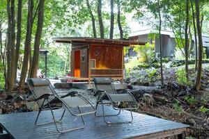 仲間と行けば青春再来!? サウナ・焚き火・檜風呂を備えた“大人の隠れ家”が伊豆赤沢にオープン 日々の疲れを癒したい人に最適な一棟貸し宿とは