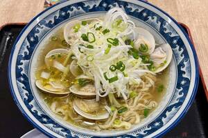 これは贅沢「はまぐり佐野ラーメン」!!　バイクで行く高速道路グルメ　東北道「佐野SA」