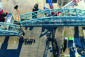 「JR駅と『市駅』をつなぐ橋」まるっと“横スライド”の次は“踏切新設” 街の象徴の造り替え大事業 通行止め範囲拡大