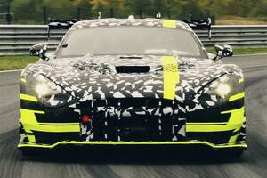 【過激なV8モンスター】メルセデスAMGの新型「GTトラックスポーツ」開発中　レースマシン級のスペックを備えた公道モデル