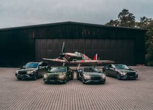 ベントレー、英空軍所属のチェコ飛行士を称える4台の「スコードロン・コレクション」発表…機体の塗装を再現