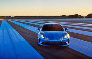 現行アルピーヌA110の最後の日本オリジナル限定車「A110 BLEU ALPINE EDITION」が登場