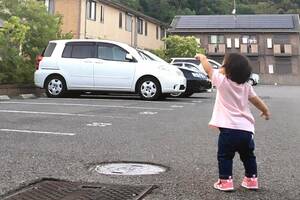 低速でも死亡？ 子どもが「駐車場」で危険事故にさらされる根本理由