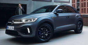 フォルクスワーゲンT-Rocのハイパフォーマンスモデル「T-Roc R」に黒のアクセントを散りばめた特別限定モデル「Black Style Performance」を設定