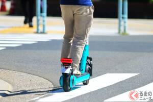 「“悪質”電動キックボード」利用者の事故多発で「免許制にしろ！」意見も!? 「一時不停止」「信号無視」はもはや当たり前… 「交通違反しすぎです」国会で議論になったひどすぎる現状とは？