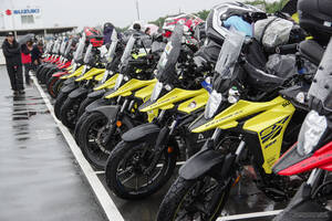 Vスト熱がアツすぎる…！スズキ「Vストロームミーティング2025」開催、「650cc」の存続を開発者が言及!?