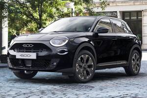 初めてのブラック。フィアット「600ハイブリッド」、シックな限定車“ネロ チネマ”