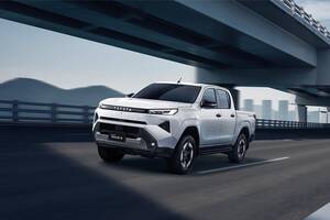 新型トヨタ・ハイラックスEVをタイで世界初披露！【日本ではディーゼルを2026年導入】