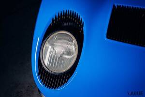 幼い頃「スーパーカー世代」にはヒーローだった！ 57年前のビッカビカな「ミウラ」が高額落札 “まつ毛”ありの青いランボ 令和での価値とは