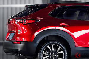 マツダ新「CX-30」に大反響！ 「2.5リッターも欲しい」の声も！ 220馬力超え「ターボエンジン」×4WDも採用！ 流麗ボディがイイ「26年モデル」墨国に登場