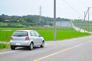 駐禁じゃない道路に置きっぱなし……は違反だった！　合法的に路駐できる条件とは