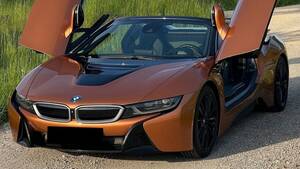【このi8なんぼ？】BMWのハイブリッドスポーツカー　走行距離58,000kmの「i8 ロードスター」がeBayで販売中