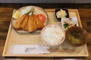 通常サイズの2倍!?　美味しいアジフライを求めて走る旅　サクサク食感で箸がススムお魚食堂「あさめし屋」へ