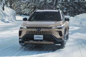 トヨタが新しい「カローラ クロス」を発表！ 一部改良でデザイン一新！ GRスポーツ追加で走りも進化【新車ニュース】