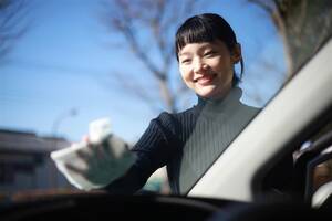 【ガラスが曇る原因とは？】放っておくと事故の原因になるかもしれない…すぐにできる対処法と対策を解説