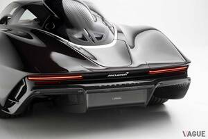 名車「F1」を彷彿とさせるセンター運転席の3人乗りスーパーカー！ 106台限定の特別な「マクラーレン」がオークション初登場 1000馬力超えの“ほぼ新車”の現在の価値とは