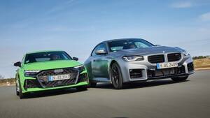【ガチンコ勝負！】希少価値が高まっている本物のコンパクトスポーツカー　アウディRS 3とBMW M2の対決！果たしてどちらがより優れているのか？