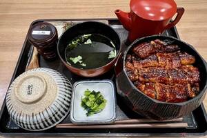 新東名「浜松SA」で過去最高額となる4000円の大盤振る舞い!?　浜名湖産の鰻で「ひつまぶし」を実食!!　バイクで行く高速道路グルメ