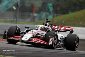 坪井翔がF1初ドライブ。ハースF1富士TPCテストで小雨のなか49周＆挨拶代わりの1分17秒795