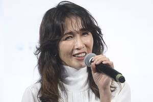 「工藤静香」が「“特注”スーパーカー」をお披露目！ 6速MT×美麗すぎ「スゴい」内装で超カッコいい！ 30年間「ワンオーナー」の「フェラーリ」とは