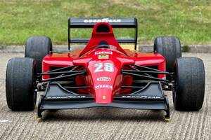 “黒歴史F1”のジュニアカーがまさかの低落札！フェラーリ642の悲運