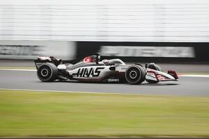 坪井翔、F1初ドライブ。小雨降るハースTPC午前セッションでコースレコードから0.5秒落ちのタイムを記録