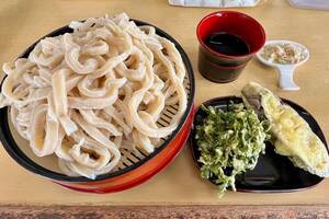 バイクで巡る「うどん共和国・埼玉」　秩父市『しまや』は地元民に愛される超・ローカル店!!　味・ボリューム・コシの3拍子揃ってこの価格!?