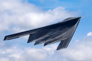 高すぎる！ステルス戦略爆撃機の「左翼損傷」その驚愕の損害額とは？ 米空軍事故調査発表