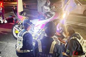 国交省ブチギレ!?「排除します！」 不正改造車「16台」をその場で“摘発”！ 「すぐクルマを直しなさい！」命令も!? 「蓮田PA」に出現の“大迷惑”「爆音・シャコタン車」検挙 埼玉